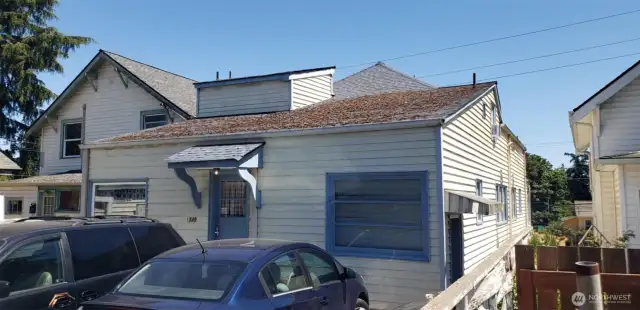 This is the back of the building. 3 units have designated parking spaces