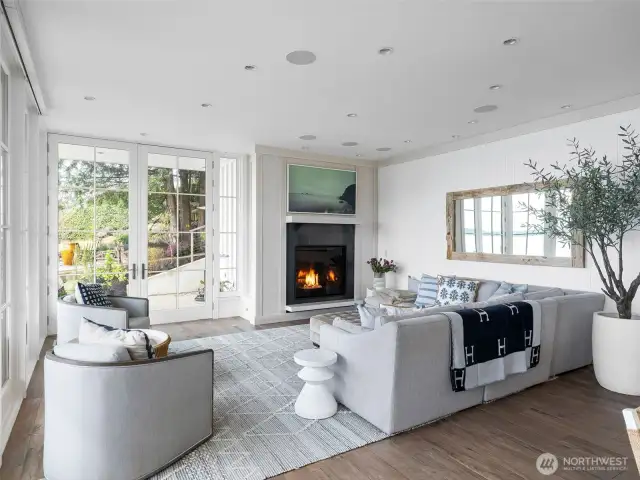Beautiful porcelain floors throughout the home!