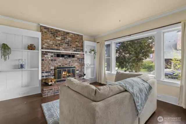 Large picture windows fill the home with warmth & natural light.