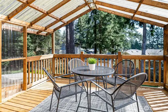 From cozy dinners to summer BBQs, this covered deck is ready for all your alfresco adventures.