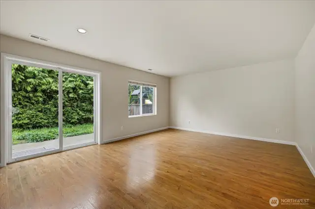 Open Floorplan between kitchen and family room