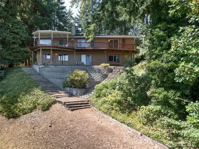 The view of the property from the lake shows easy access for daily walks to the water.