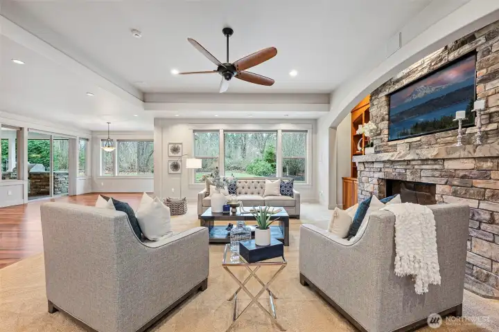 Spacious Great Room w/ New Carpet!