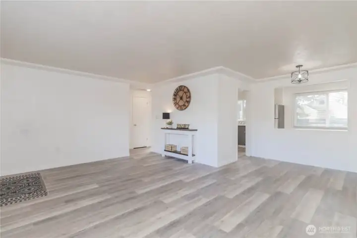 Cute dining room nook with doorway to kitchen