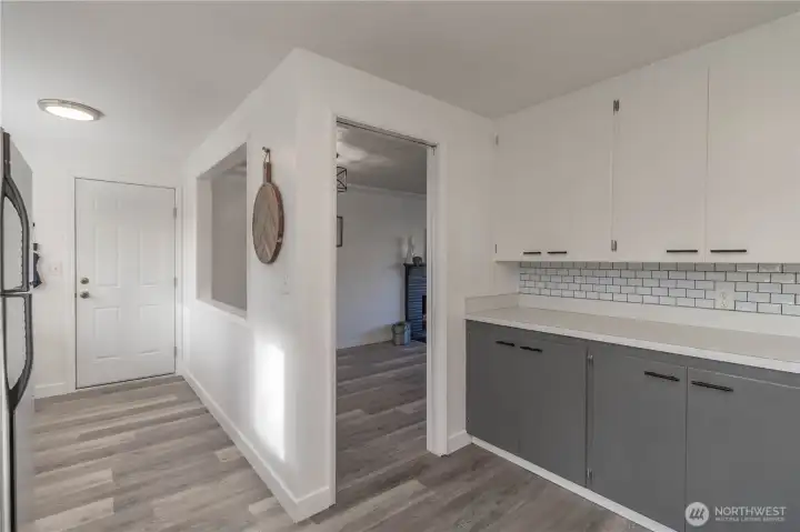 While cooking you can see into the dining room!