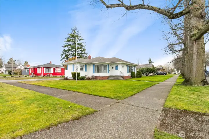From the corner of 15th and Front Street the placement of the home on the lot is apparent. Looking East down the neighborhood along Front Street toward the downtown area...
