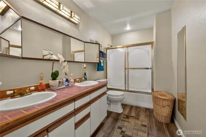 Main Floor Full Bath