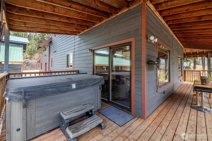 Hot tub/Deck off Kitchen