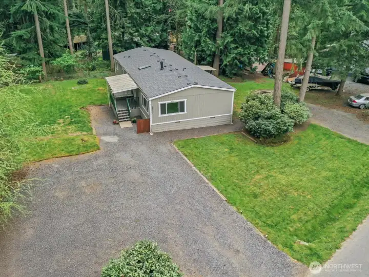 Large driveway, space for RV