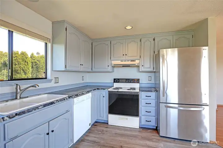 Enjoy cooking for your guests in the kitchen.
