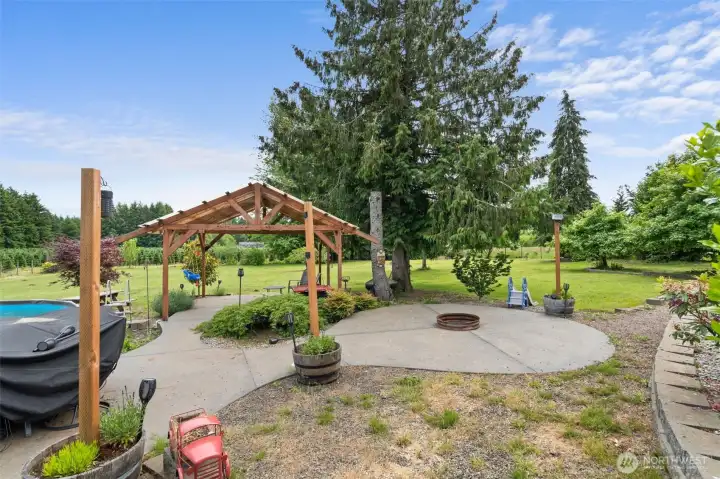 Firepit and BBQ area