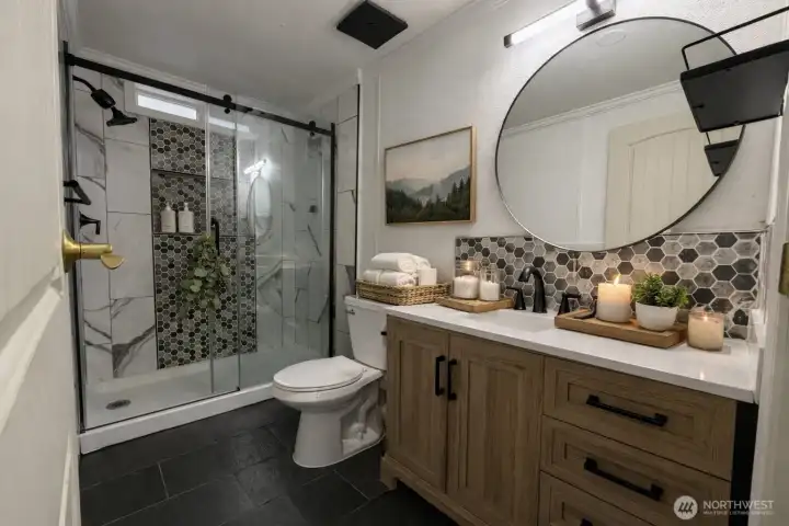 MASTER BATHROOM MASTER BATHROOM