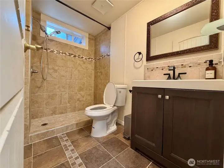 2ND BATHROOM 2ND BATHROOM