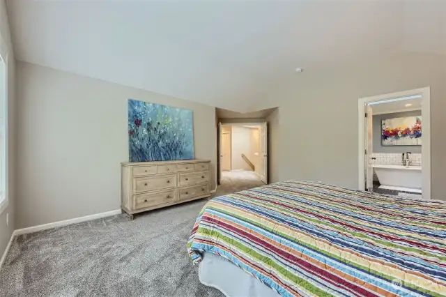 Spacious Primary bedroom with coved ceilings and 5-piece bath ensuite.