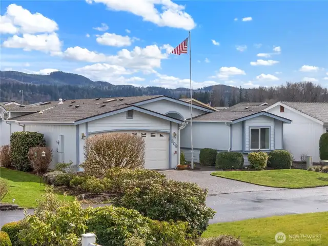 The town of Orting has much to offer with shops, restaurants, local parks, hiking/walking trails, and a nearby farmers market.