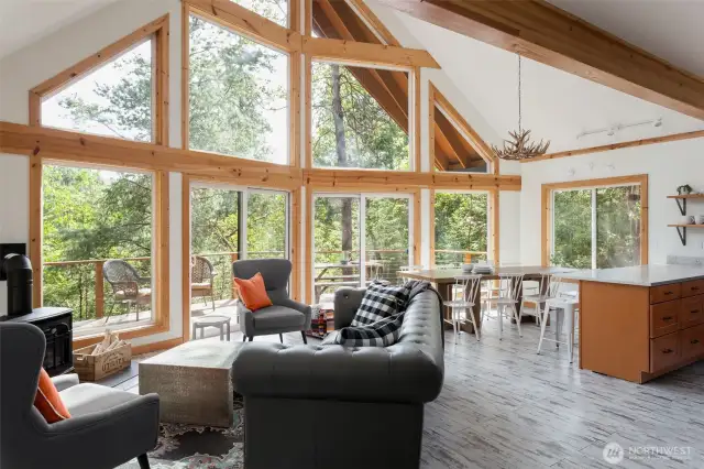 Gorgeous natural light right into your living room, dining room and kithen areas.