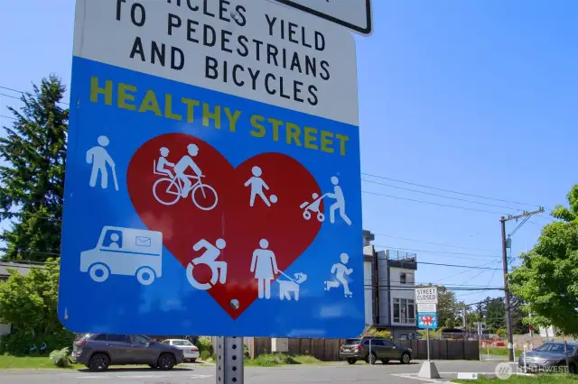 Home sit 1 block from City of Seattle designated Healthy Street. Closed to through traffic. Local traffic only. Pedestrian friendly! Community focused area.