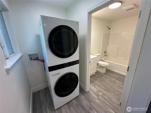 Washer/dryer stay
