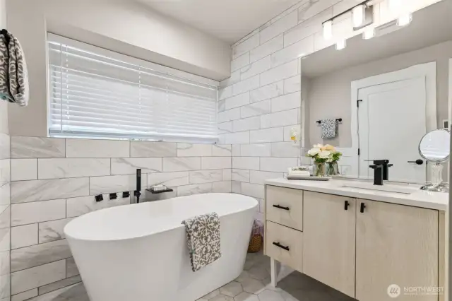 - And standalone soaking tub!