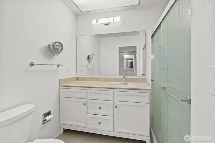 Primary 3/4 bath
