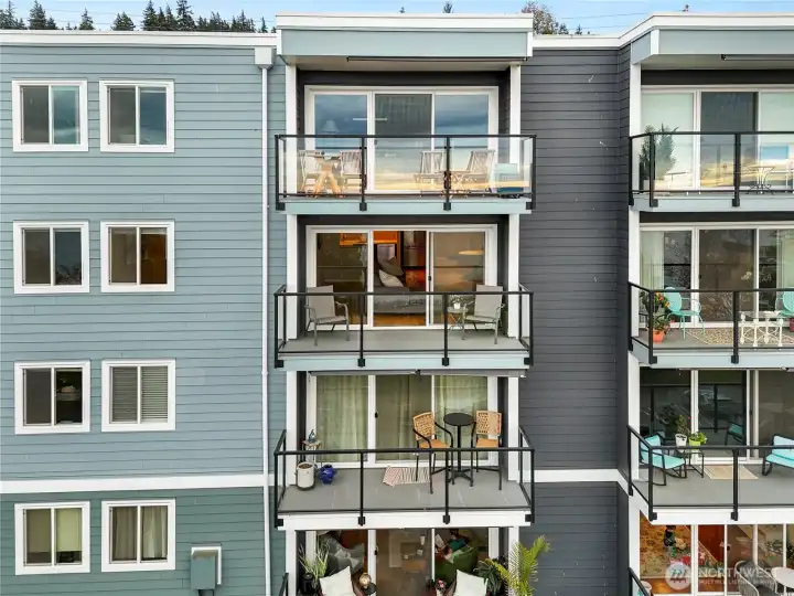 This condo is on the 3rd of 4 floors.