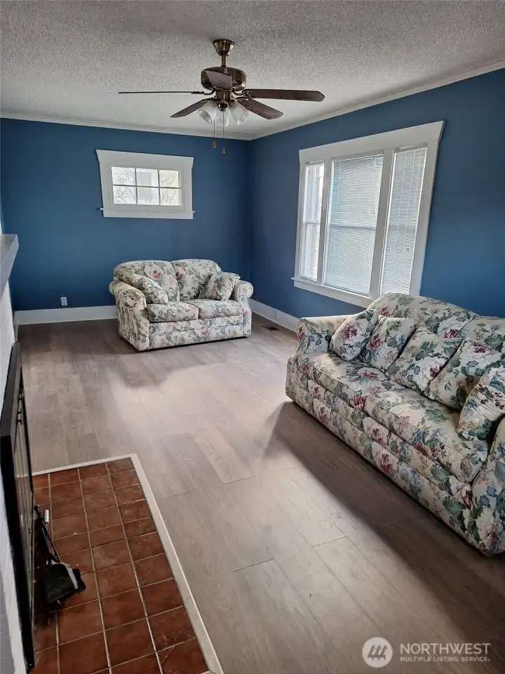 Front Unit Living room