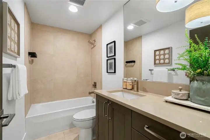 Ground floor guest bathroom with shower and tub