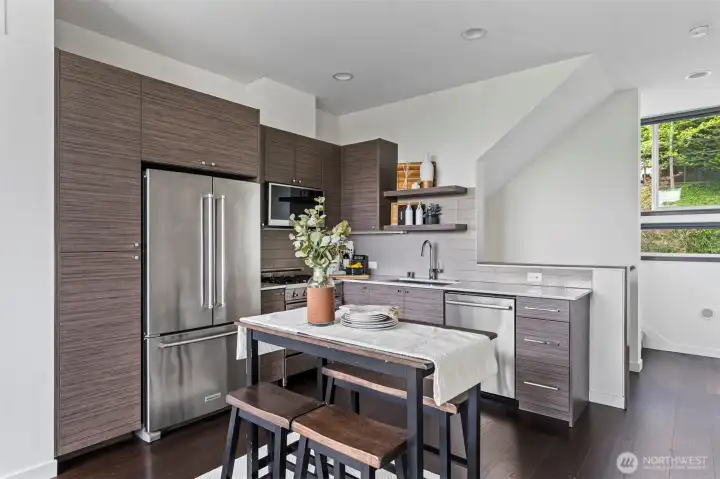 Plenty of eating space!