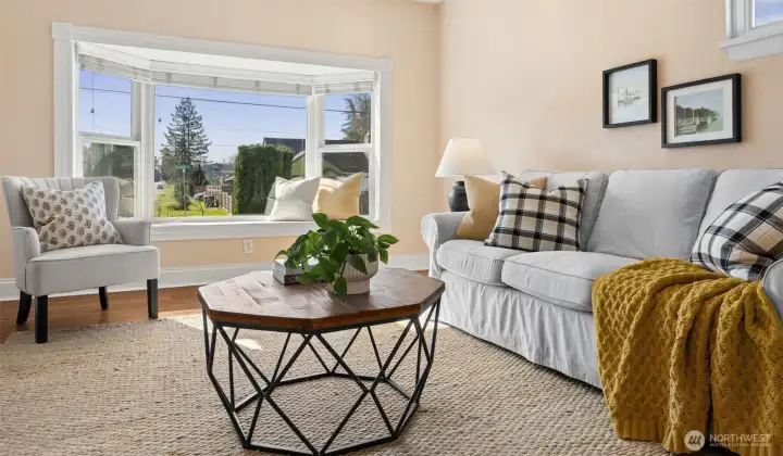 Updated Interior Features Engineered Hardwood Floors