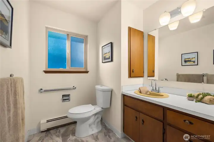 Bathroom to service the primary. New paint and carpet.