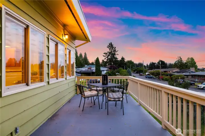 Back to the front deck for some sunset moments.