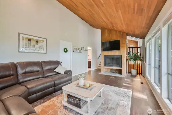 Formal Living Room w/Fireplace