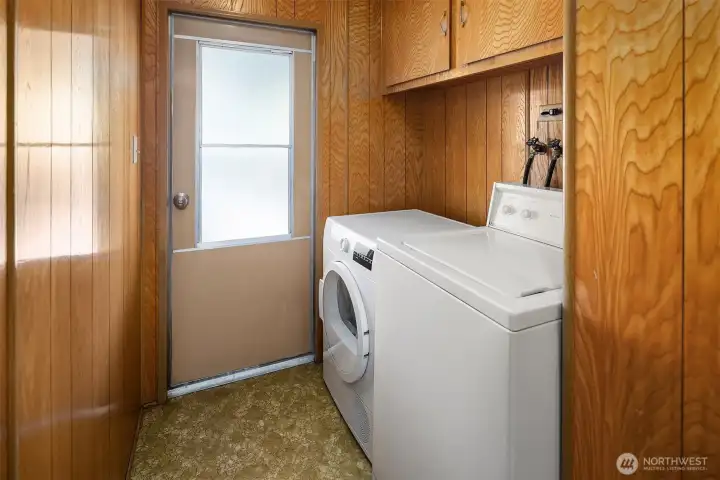 Laundry room leading to North Side Covered Porch