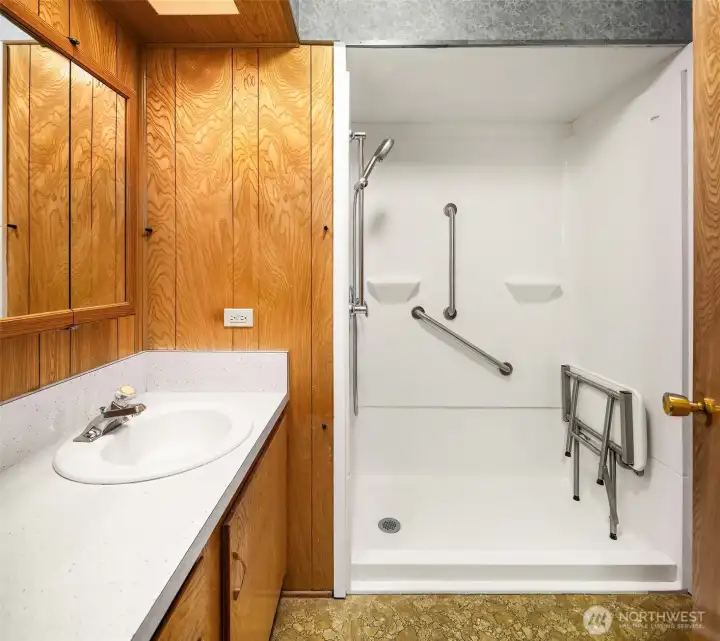 3/4 Bath off Hallway