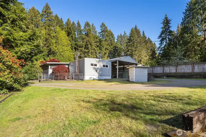 From the fenceline in back.  On left is the covered porch, Home, Metal Building. Ready for you