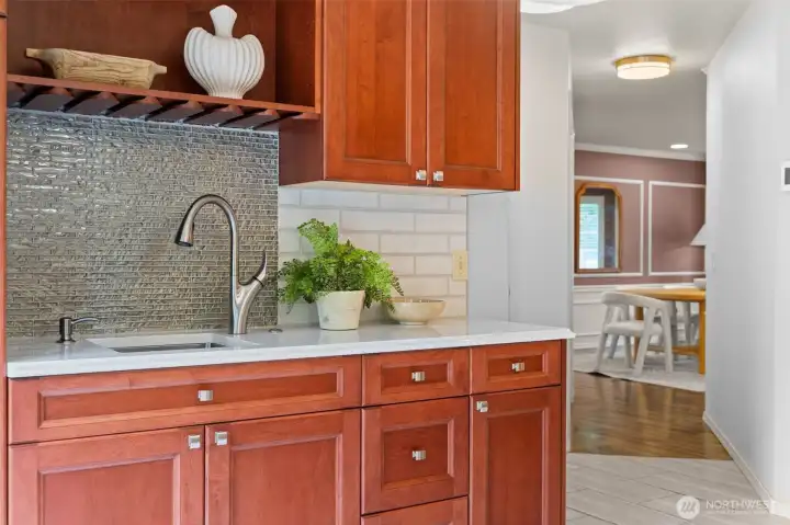 Fully functioning wetbar with garbage disposal