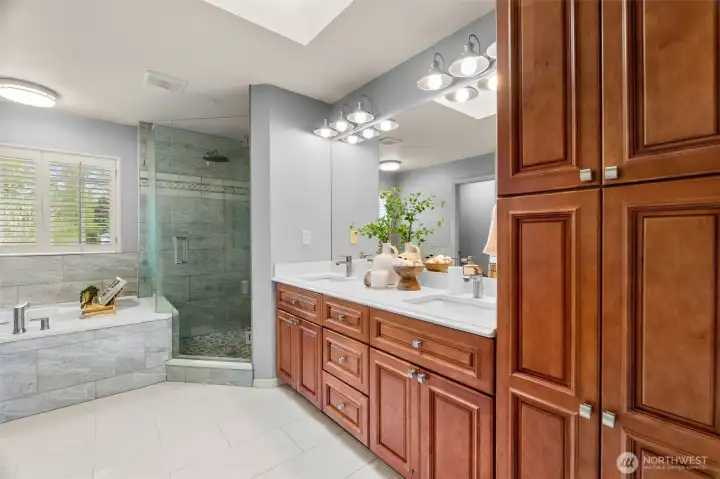 Spa ensuite - soaking tub, walk-in shower with double shower heads