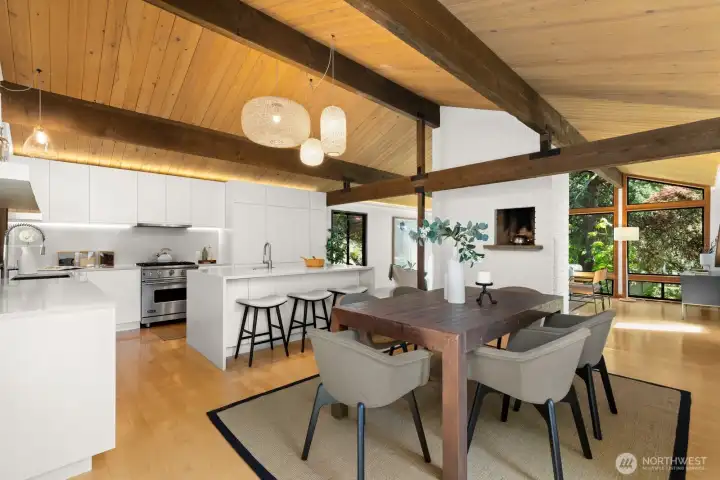Dining area beyond the kitchen. This house is PERFECT for entertaining - the owners often would have parties of 40-50 people comfortably in these rooms.