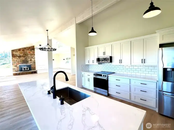 Modern Farmhouse! Beautifully updated kitchen with open floorplan overlooking the lake! Modern Farmhouse! Beautifully updated kitchen with open floorplan overlooking the lake!