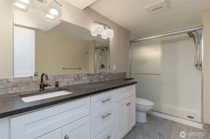 Nicely updated 3/4 bath