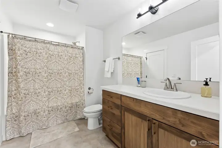 2nd Bathroom