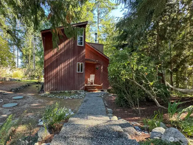 213 Madrona Wy front view