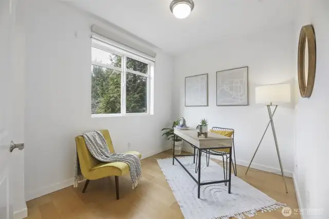 Big 3rd bedroom, also ideal for home office, craft/hobby room and more!