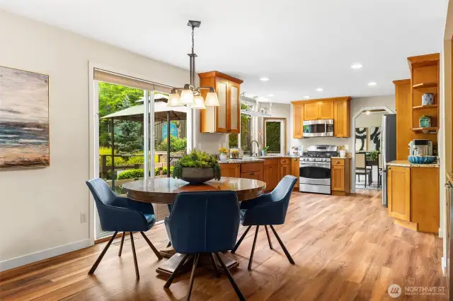 Dining nook between the Kitchen and family room