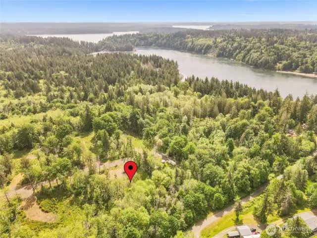 The neighboring lot is also available for sale - compound living is possible here!