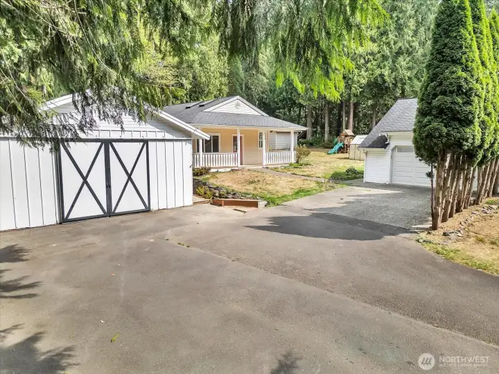 Detached garage and workshop with driveway access
