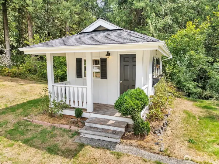 act as a real estate guru and caption each of these photos with rich SEO captions