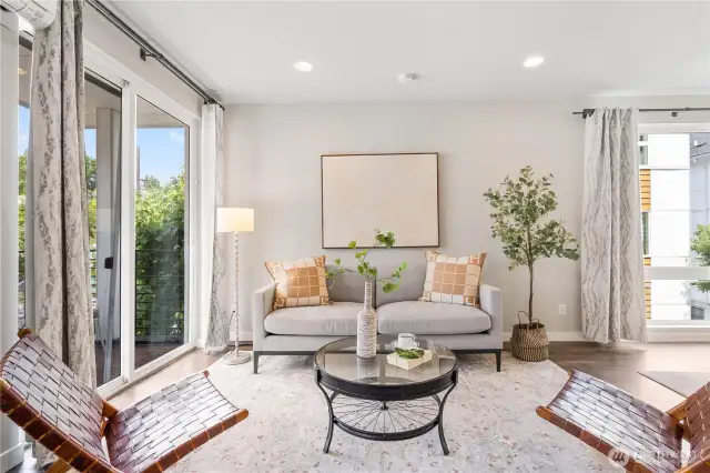 An end-unit design means extra windows, more sunlight, and a patio perfectly positioned to face the community’s serene courtyard.