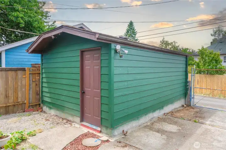 Single car garage off alley
