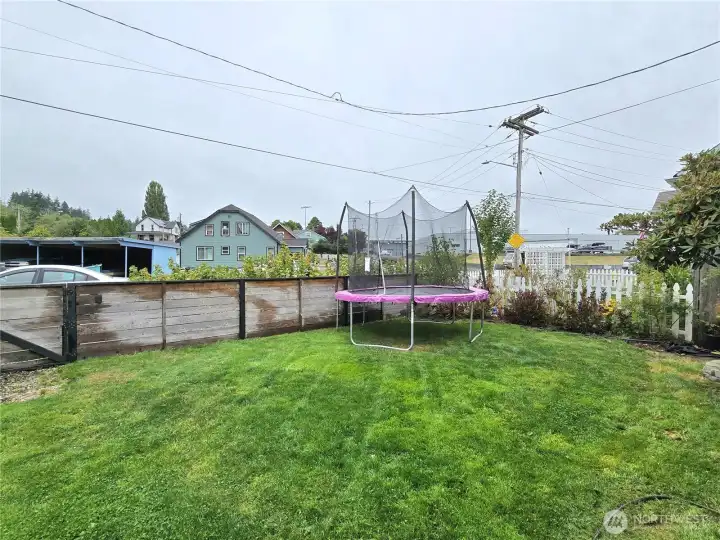 Fully fenced front yard